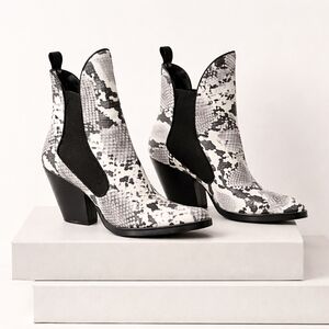 Zara Trafaluc Snakeskin Western Ankle Boots 39 Black White
